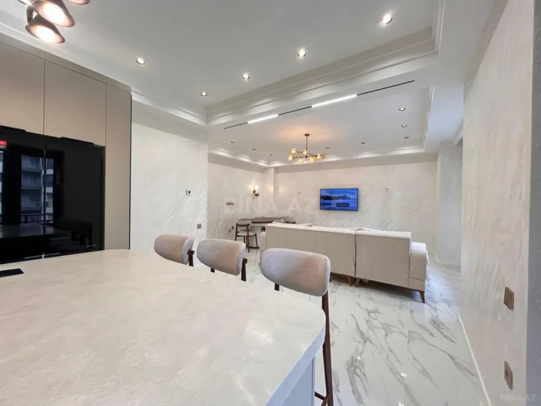 Kirayə verilir 4 otaqlı mənzil 145 m²
