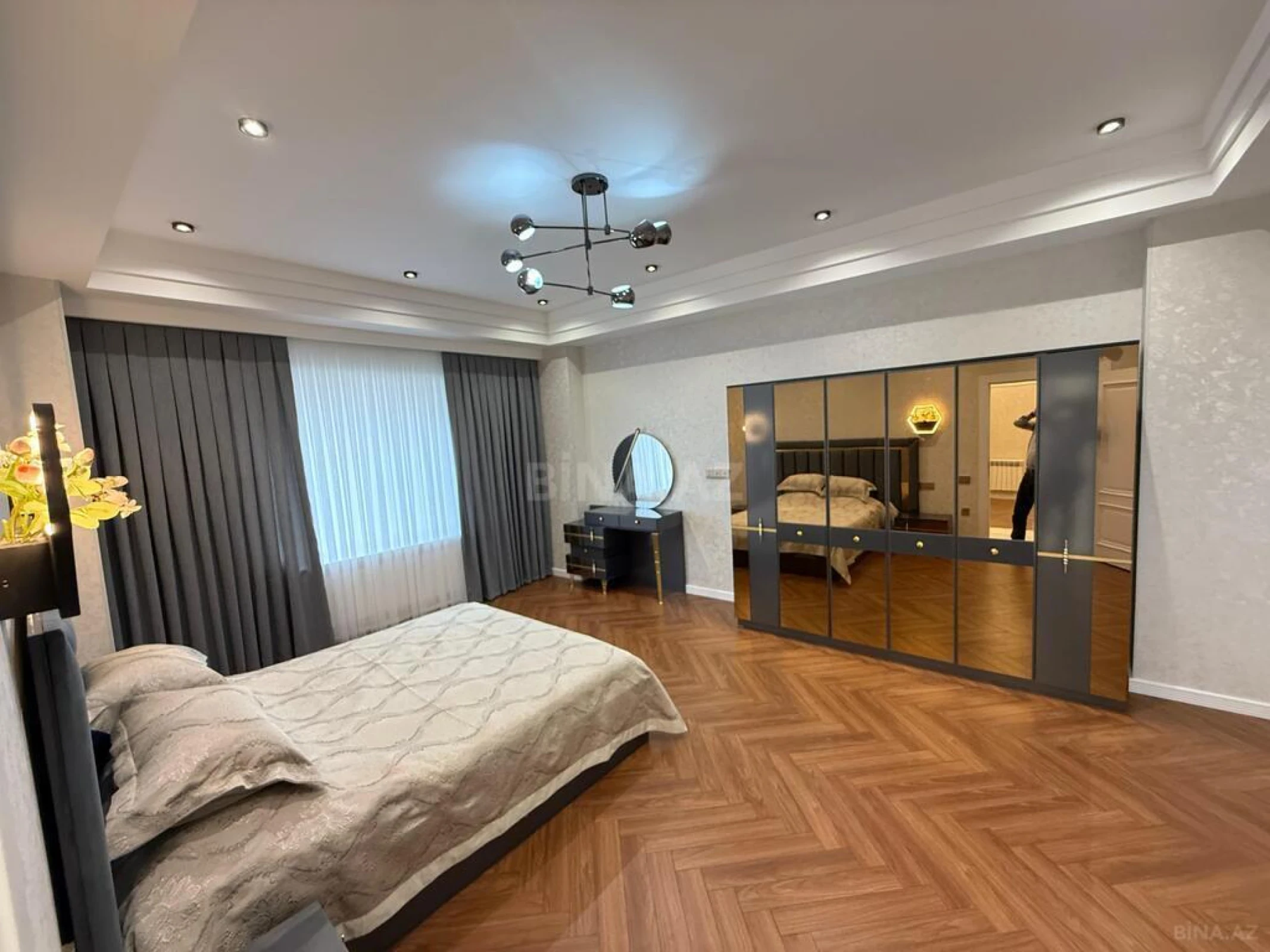 Kirayə verilir 4 otaqlı mənzil 145 m²