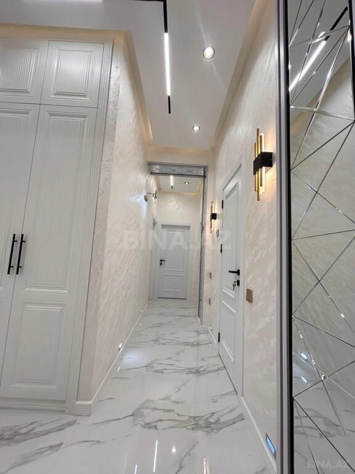 Kirayə verilir 4 otaqlı mənzil 145 m²