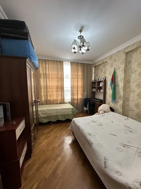 Satılır 3 otaqlı mənzil 122 m²