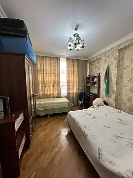 Satılır 3 otaqlı mənzil 122 m²