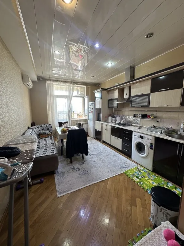 Satılır 3 otaqlı mənzil 122 m²