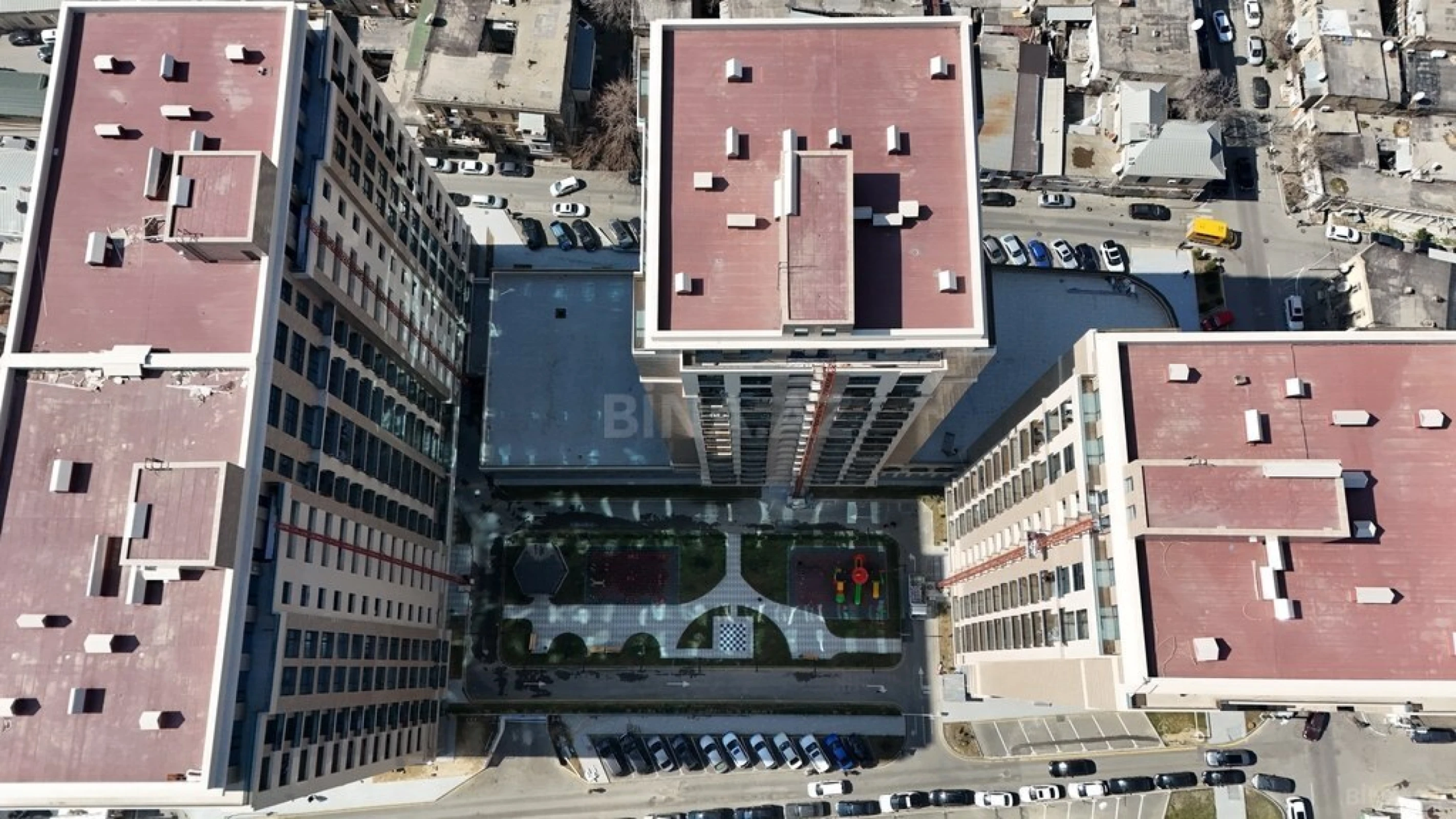 Satılır 2 otaqlı mənzil 87 m²