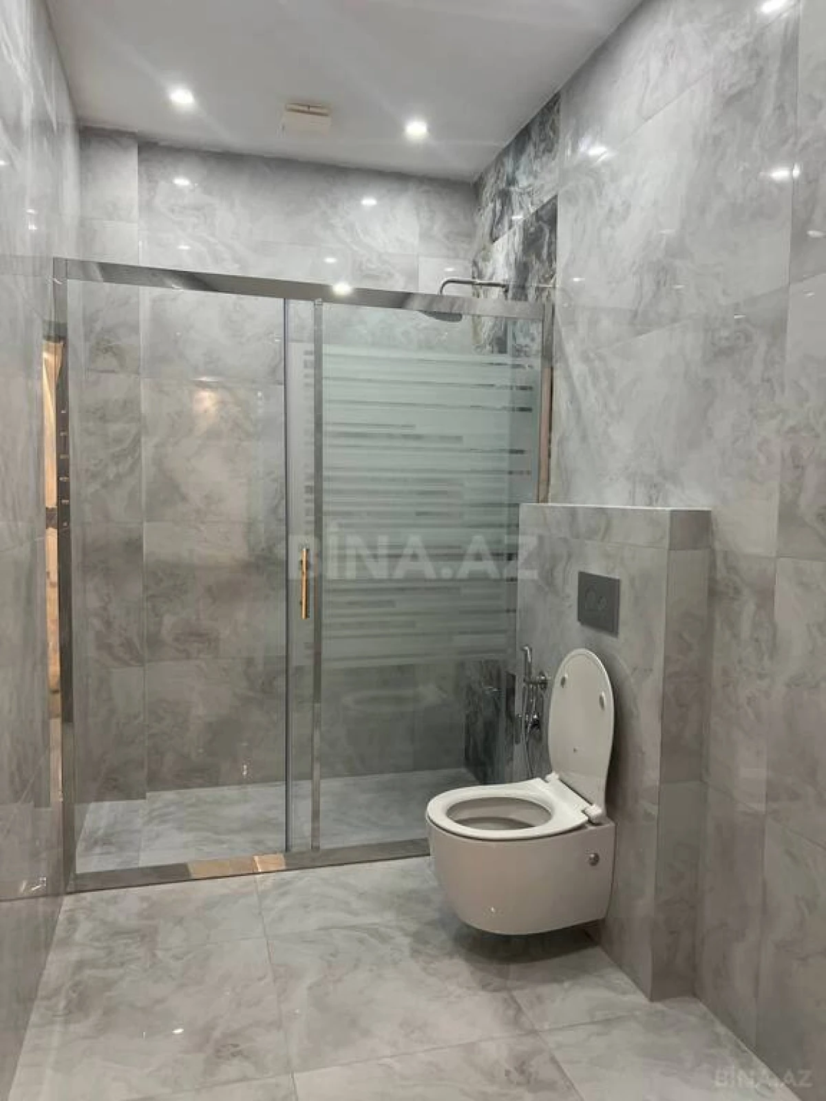 Satılır 2 otaqlı mənzil 87 m²