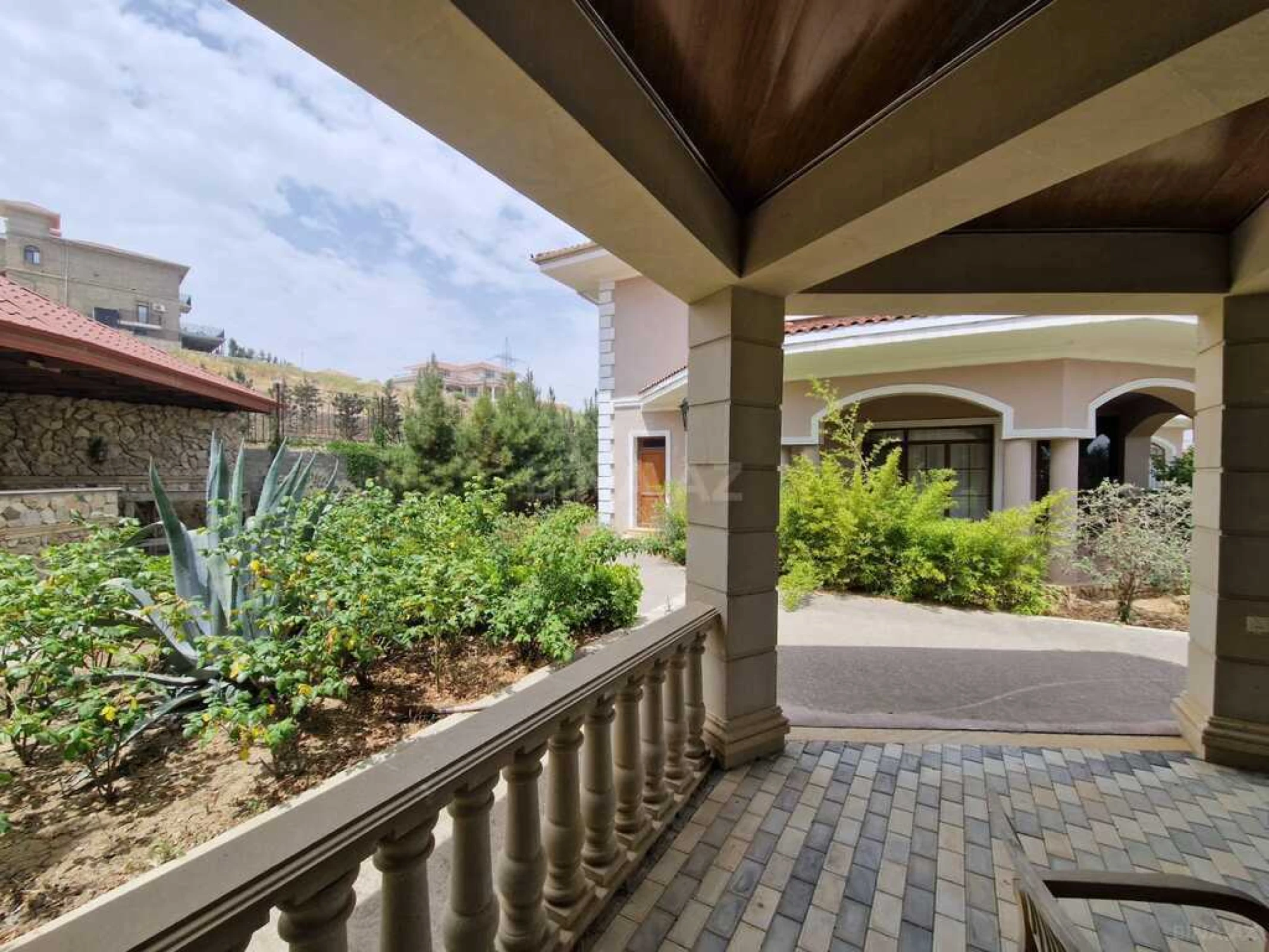 Satılır 5 otaqlı həyət evi 350 m²