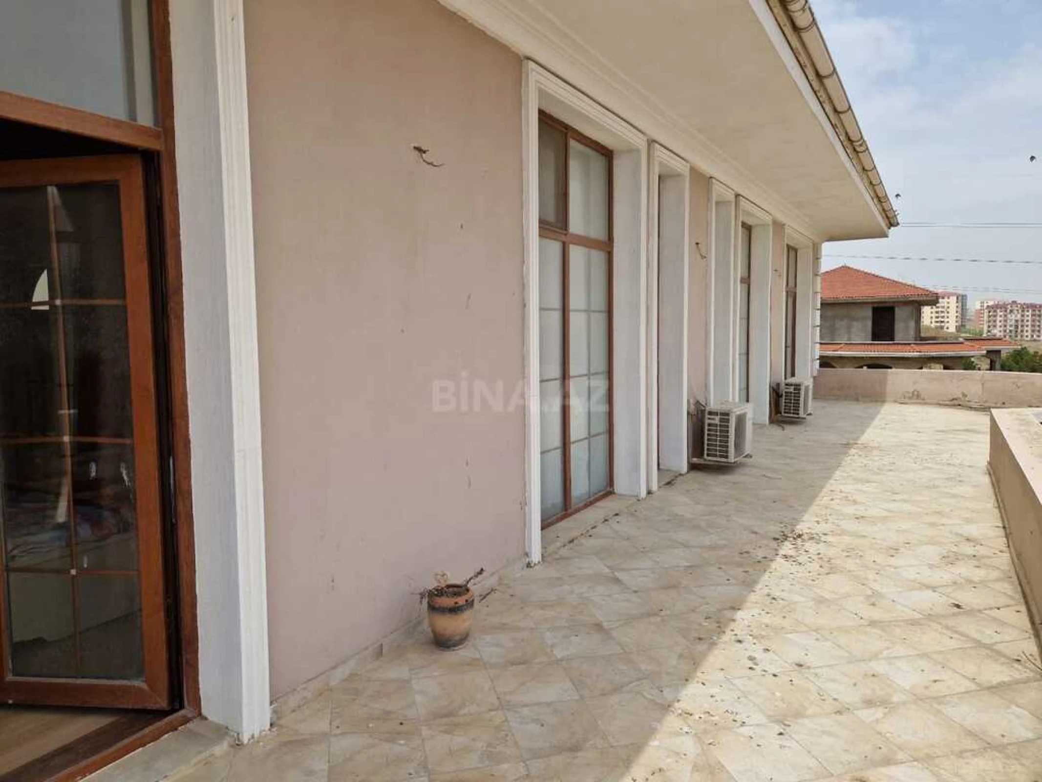 Satılır 5 otaqlı həyət evi 350 m²