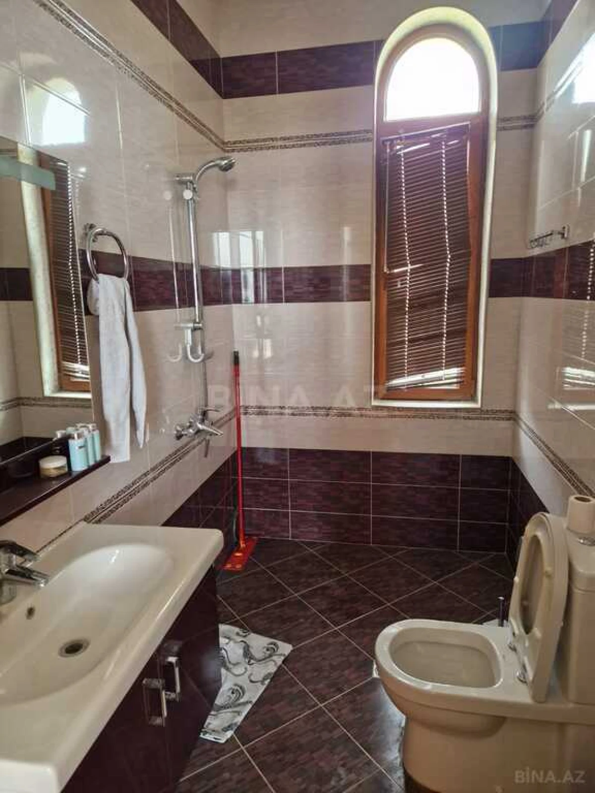 Satılır 5 otaqlı həyət evi 350 m²