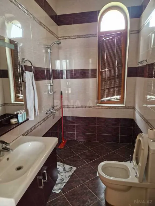 Satılır 5 otaqlı həyət evi 350 m²