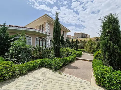 Satılır 5 otaqlı həyət evi 350 m²