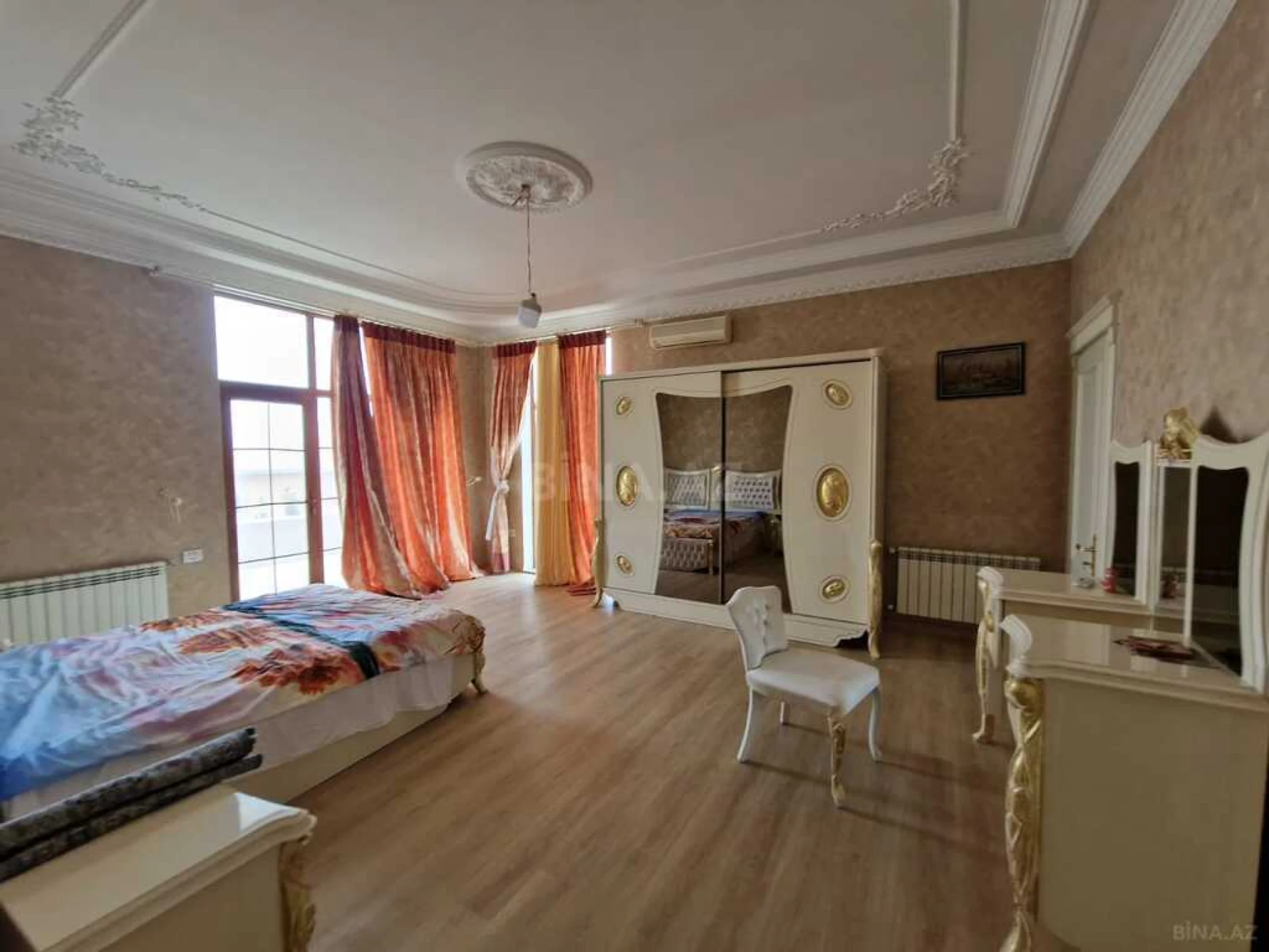 Satılır 5 otaqlı həyət evi 350 m²