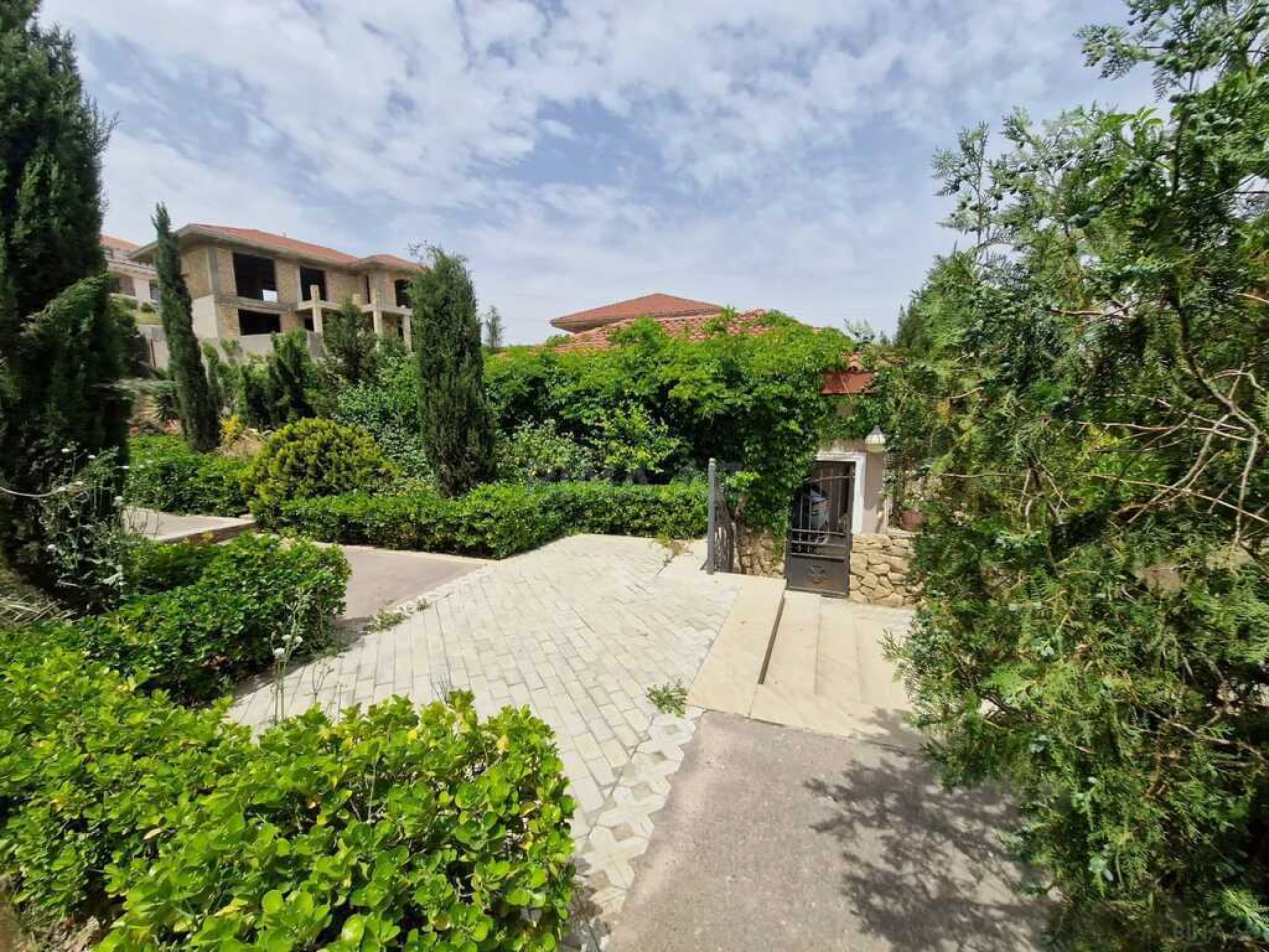 Satılır 5 otaqlı həyət evi 350 m²