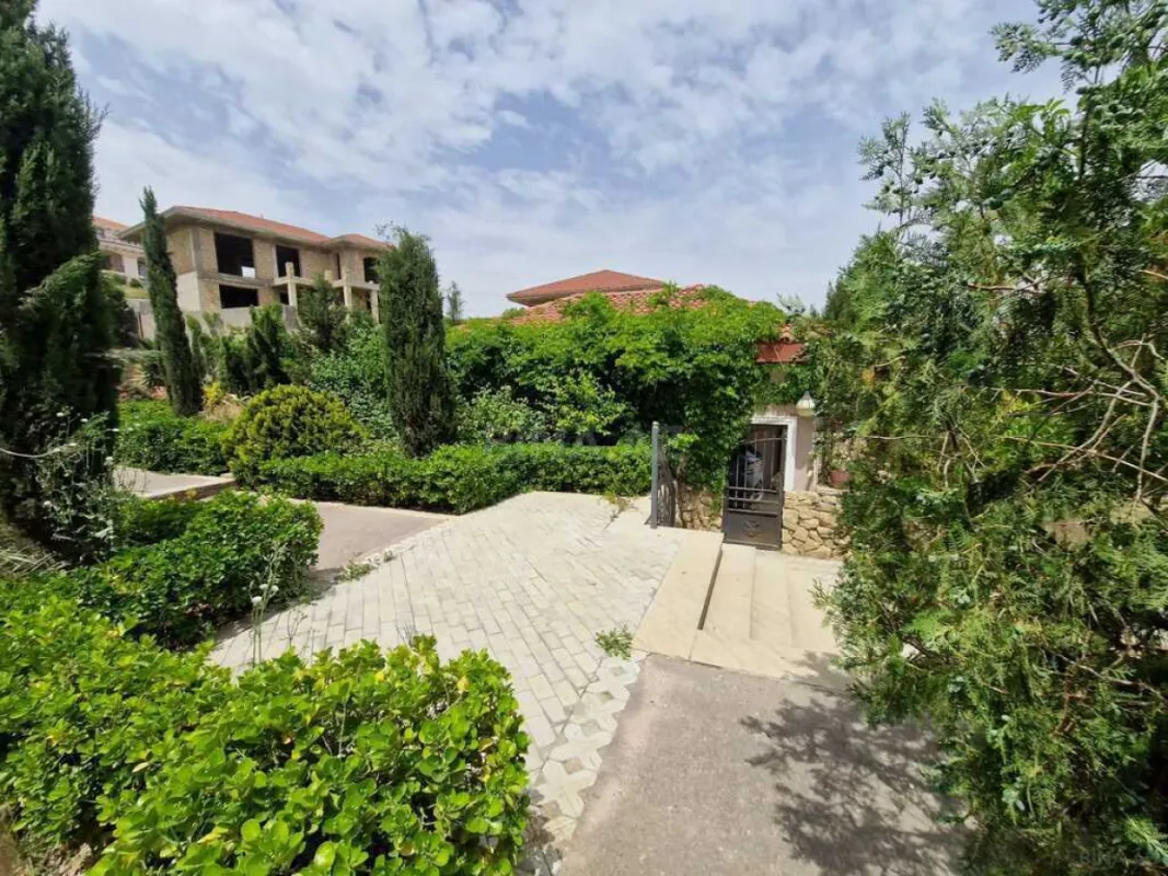 Satılır 5 otaqlı həyət evi 350 m²