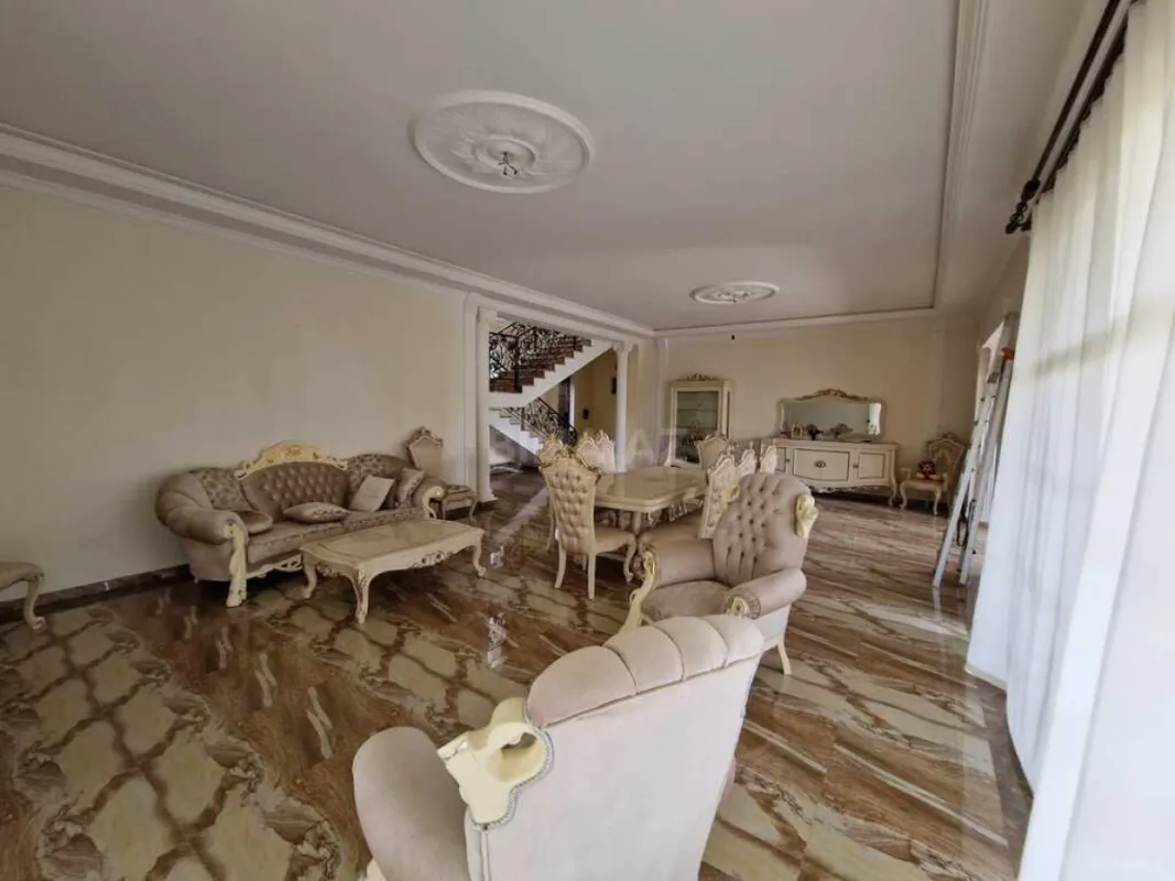 Satılır 5 otaqlı həyət evi 350 m²