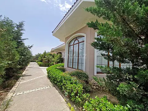 Satılır 5 otaqlı həyət evi 350 m²