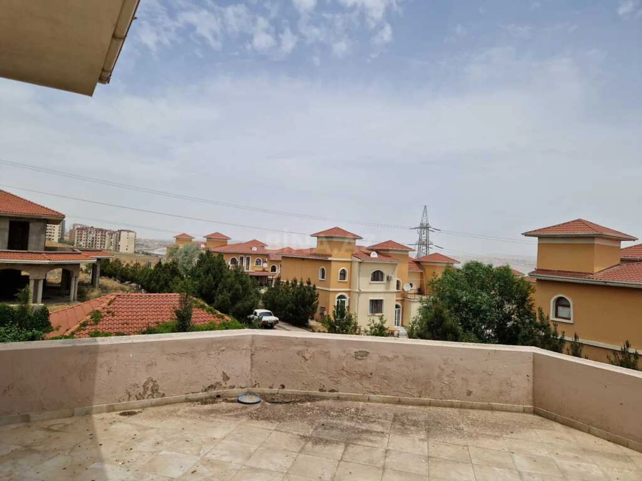 Satılır 5 otaqlı həyət evi 350 m²