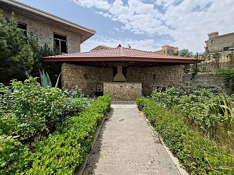 Satılır 5 otaqlı həyət evi 350 m²