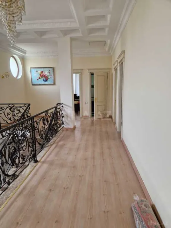 Satılır 5 otaqlı həyət evi 350 m²