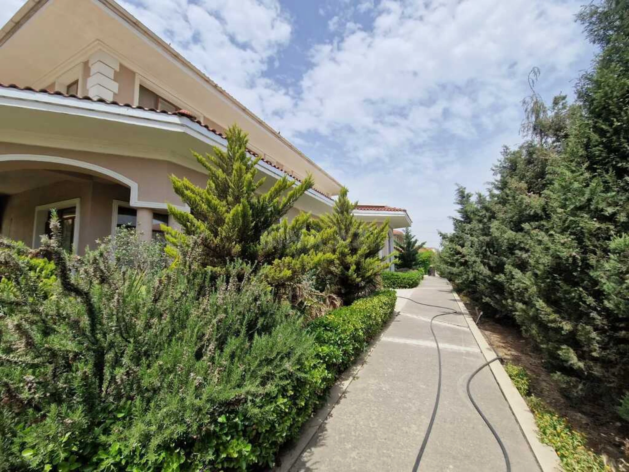 Satılır 5 otaqlı həyət evi 350 m²