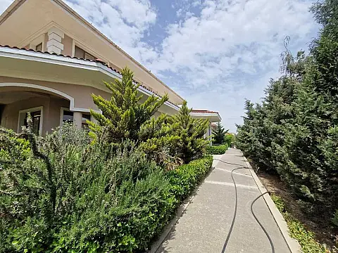 Satılır 5 otaqlı həyət evi 350 m²