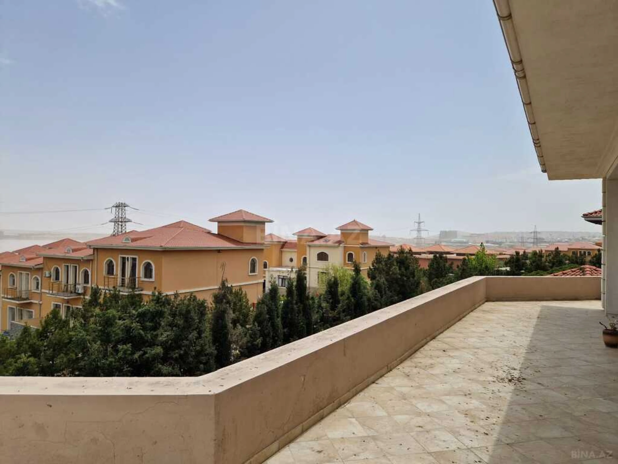 Satılır 5 otaqlı həyət evi 350 m²