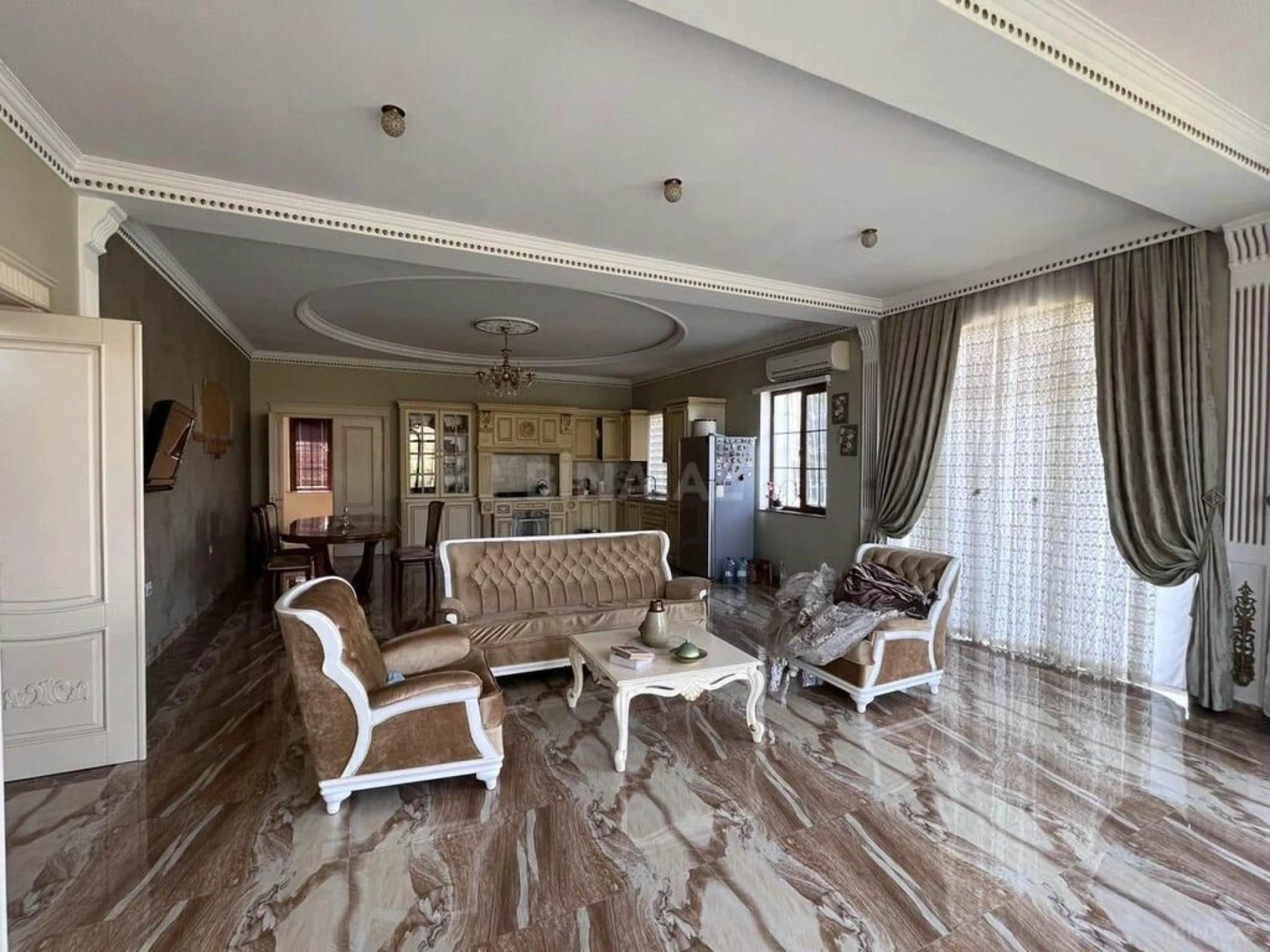 Satılır 5 otaqlı həyət evi 350 m²