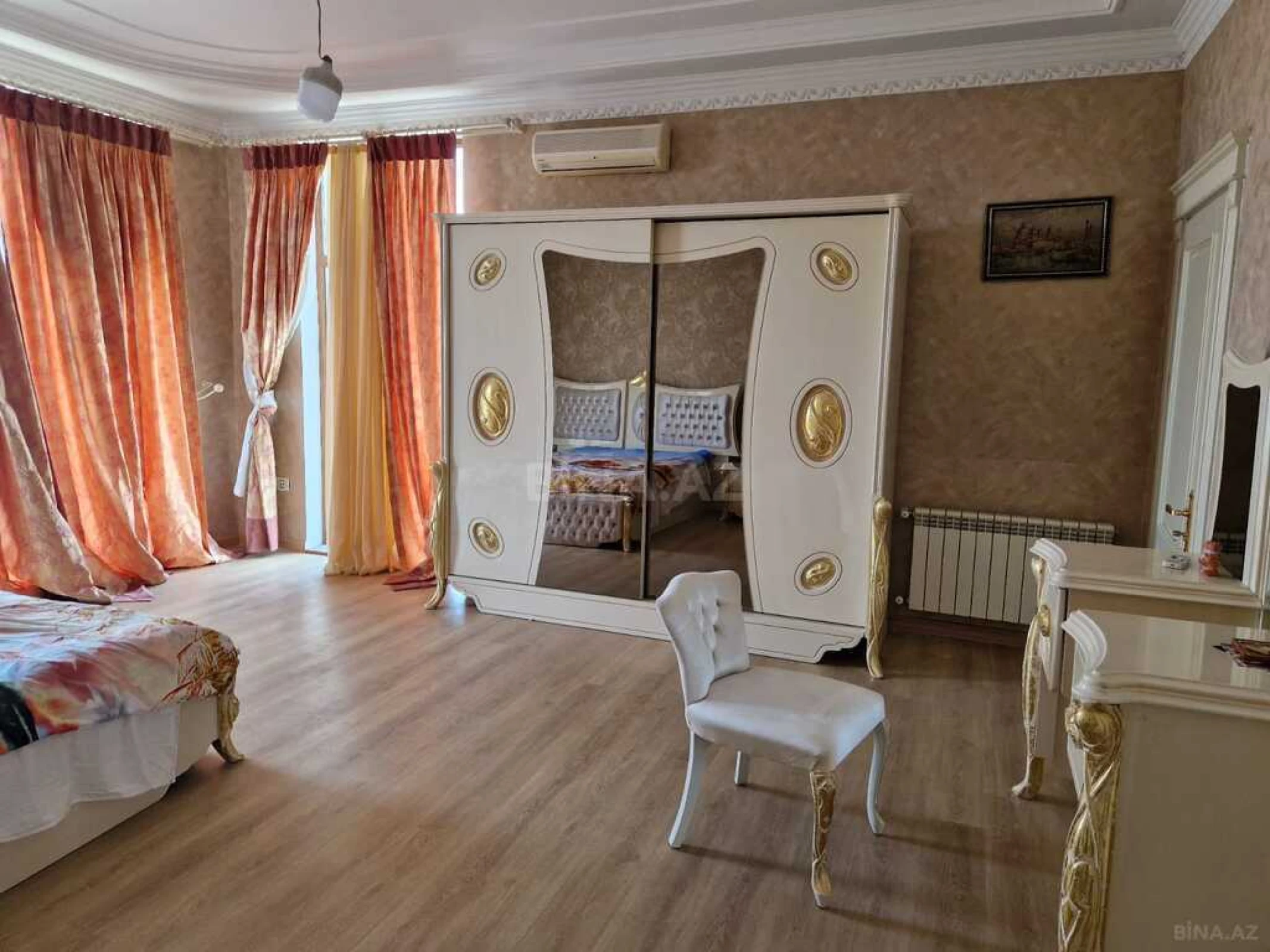 Satılır 5 otaqlı həyət evi 350 m²