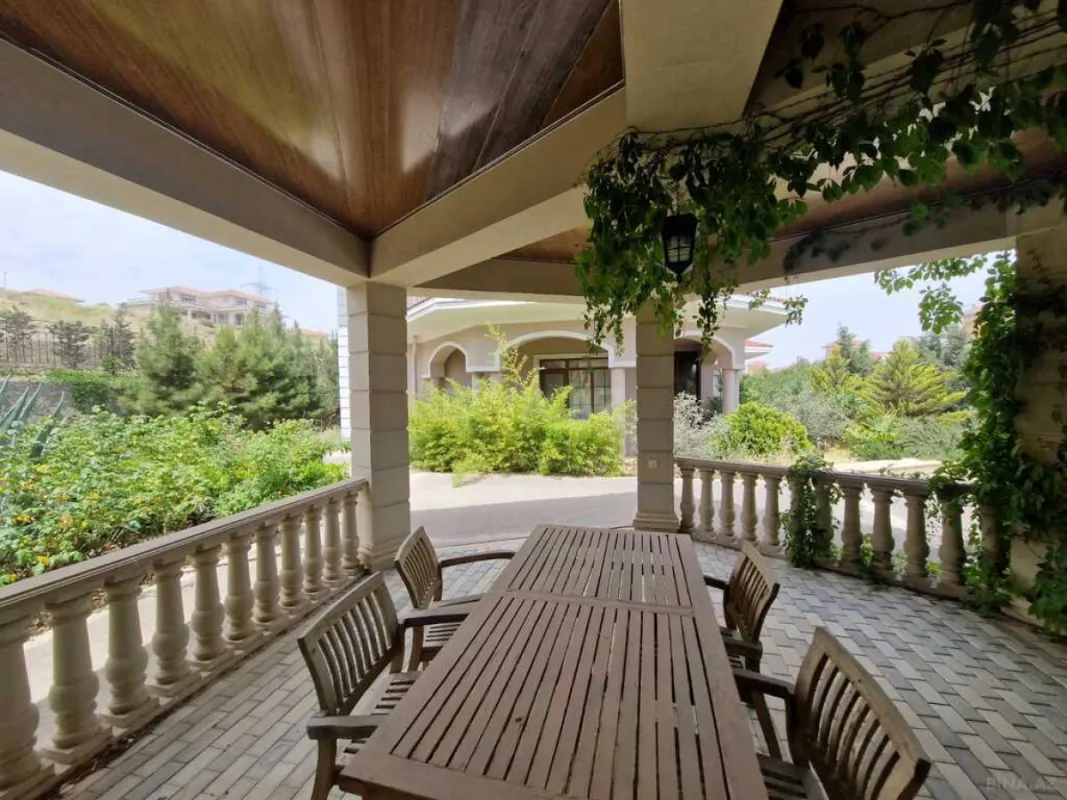 Satılır 5 otaqlı həyət evi 350 m²