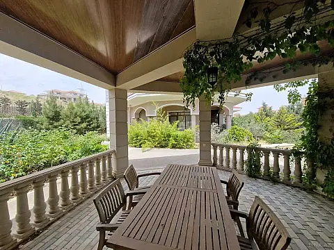 Satılır 5 otaqlı həyət evi 350 m²