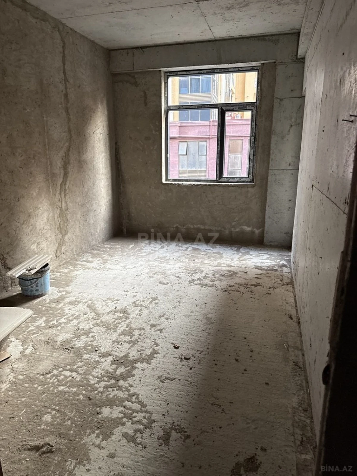 Satılır 4 otaqlı mənzil 131 m²