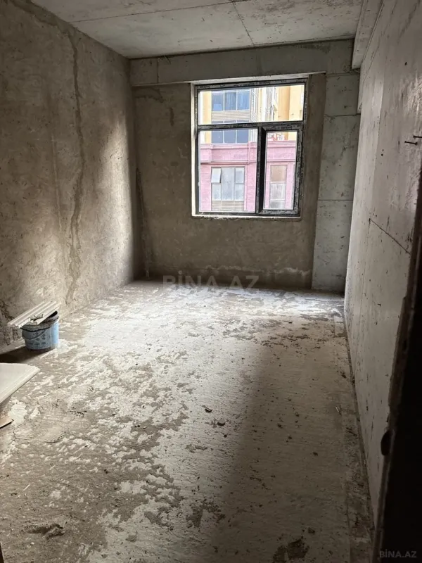 Satılır 4 otaqlı mənzil 131 m²