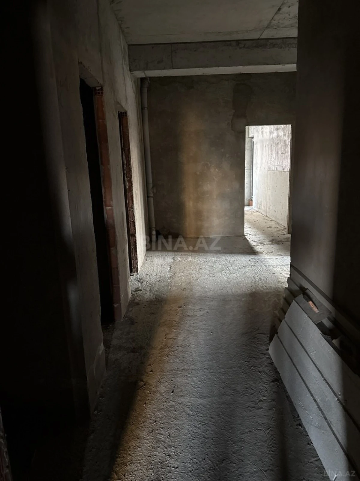 Satılır 4 otaqlı mənzil 131 m²