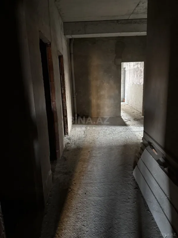 Satılır 4 otaqlı mənzil 131 m²