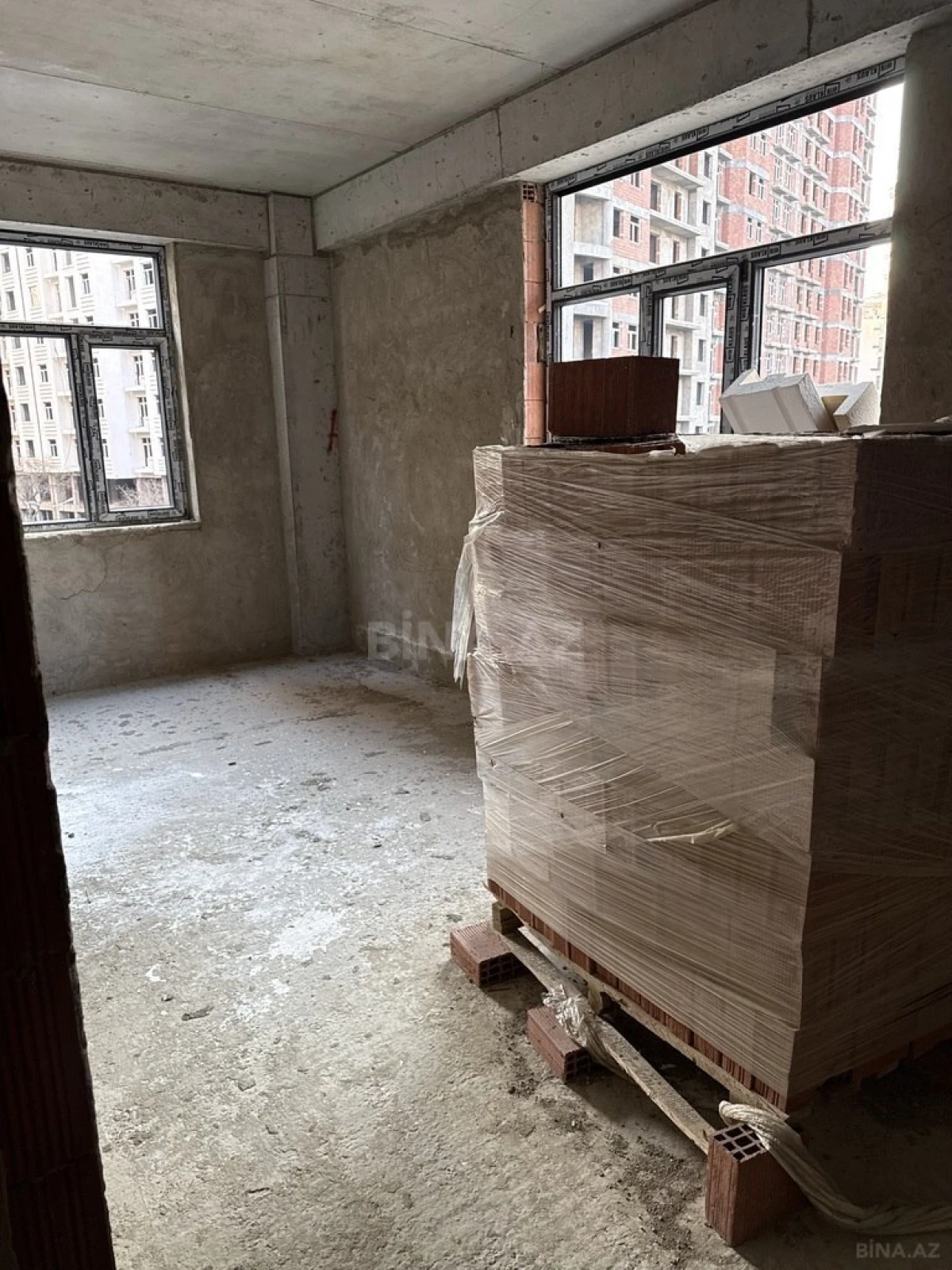 Satılır 4 otaqlı mənzil 131 m²