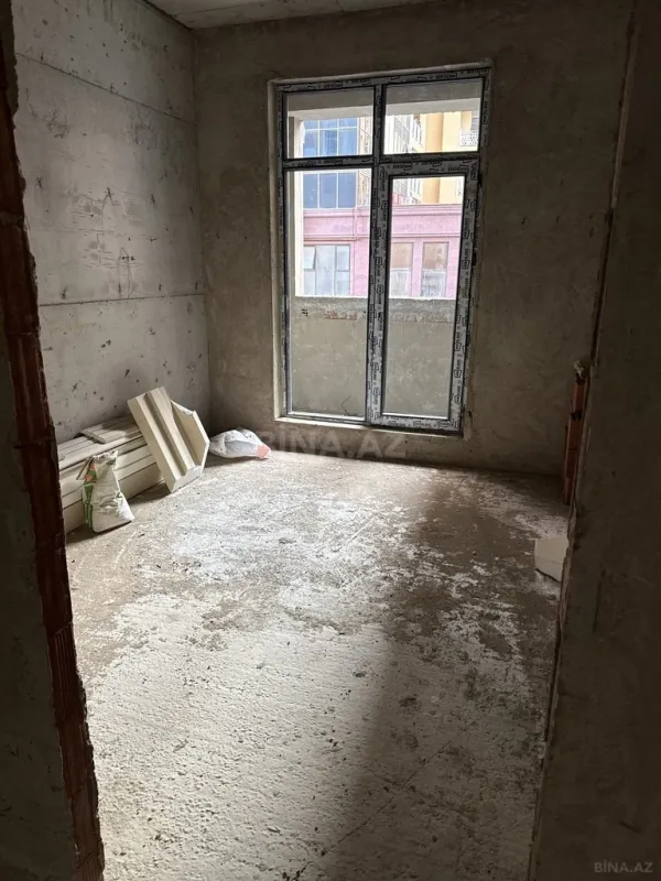 Satılır 4 otaqlı mənzil 131 m²