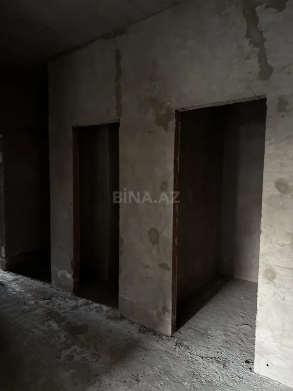 Satılır 4 otaqlı mənzil 131 m²