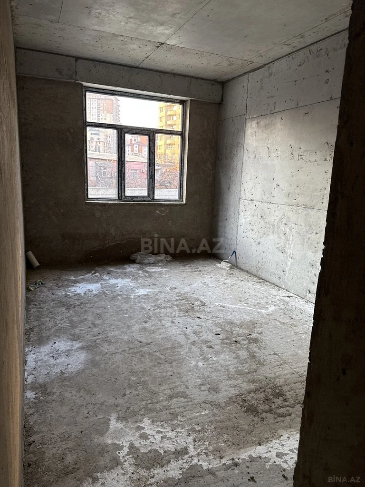 Satılır 4 otaqlı mənzil 131 m²