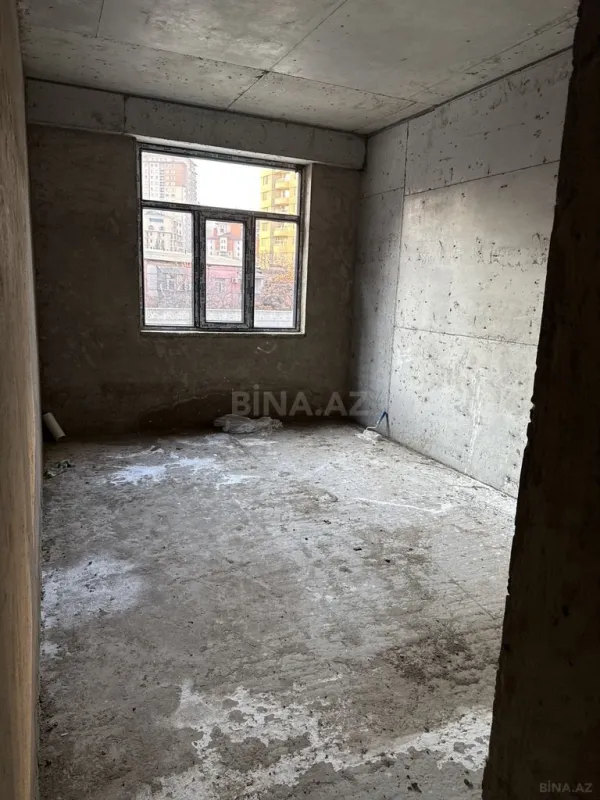 Satılır 4 otaqlı mənzil 131 m²