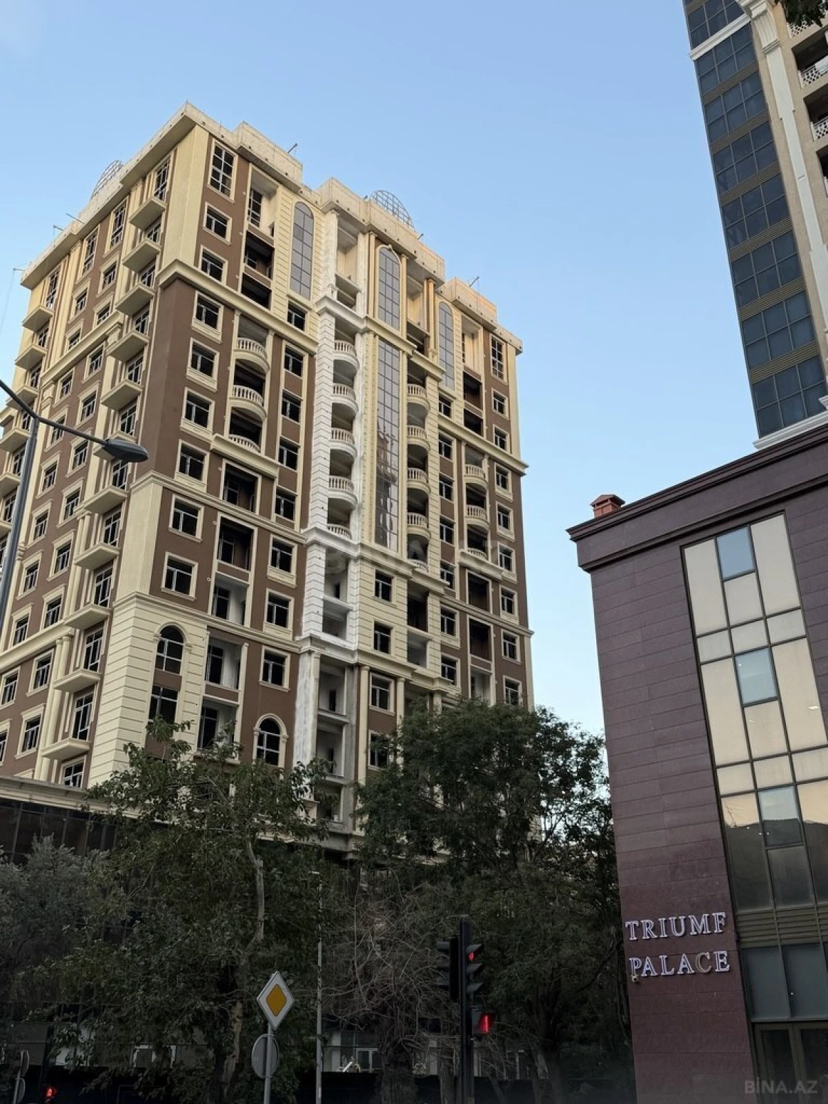 Satılır 4 otaqlı mənzil 131 m²
