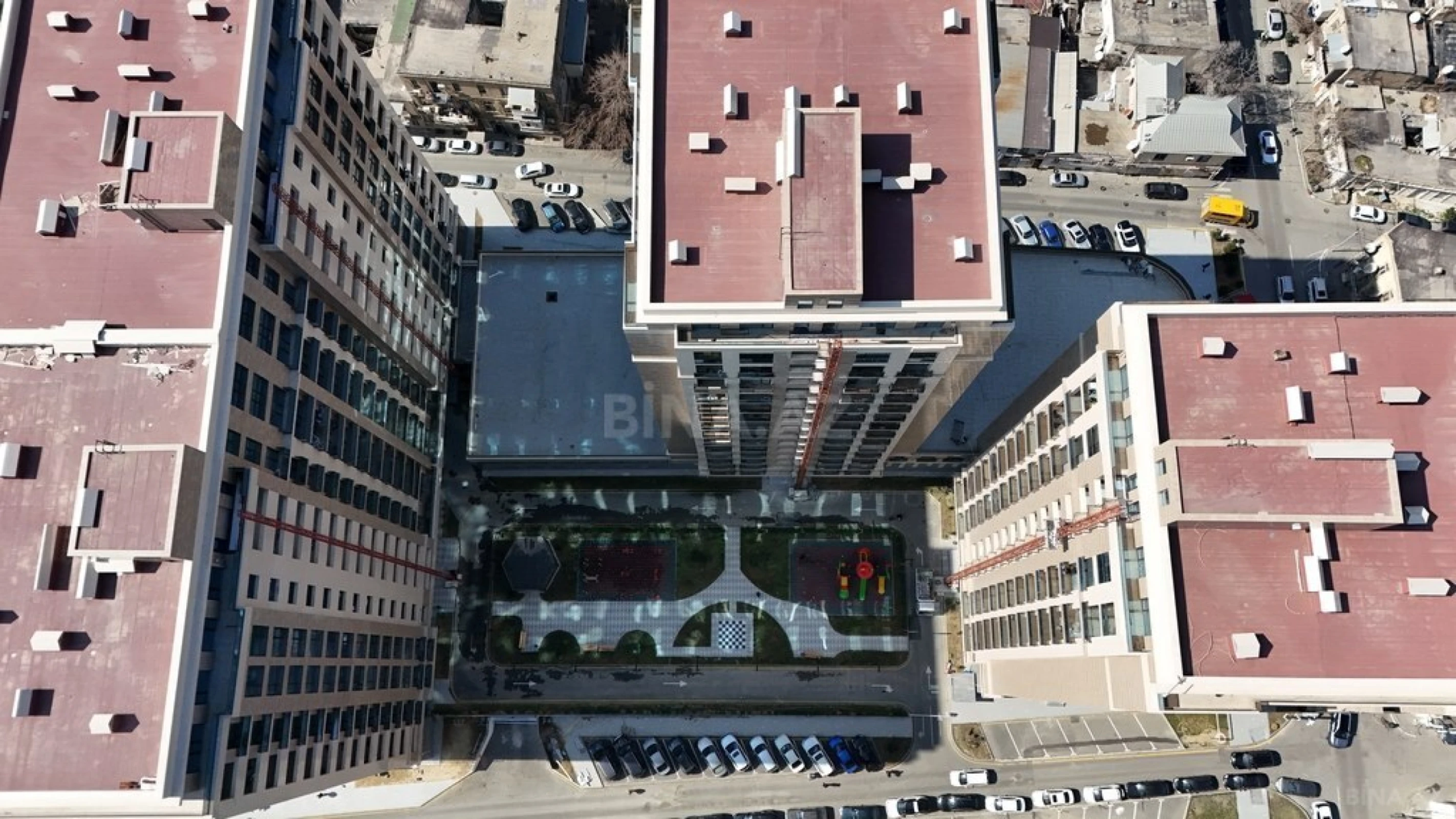 Satılır 2 otaqlı mənzil 114 m²