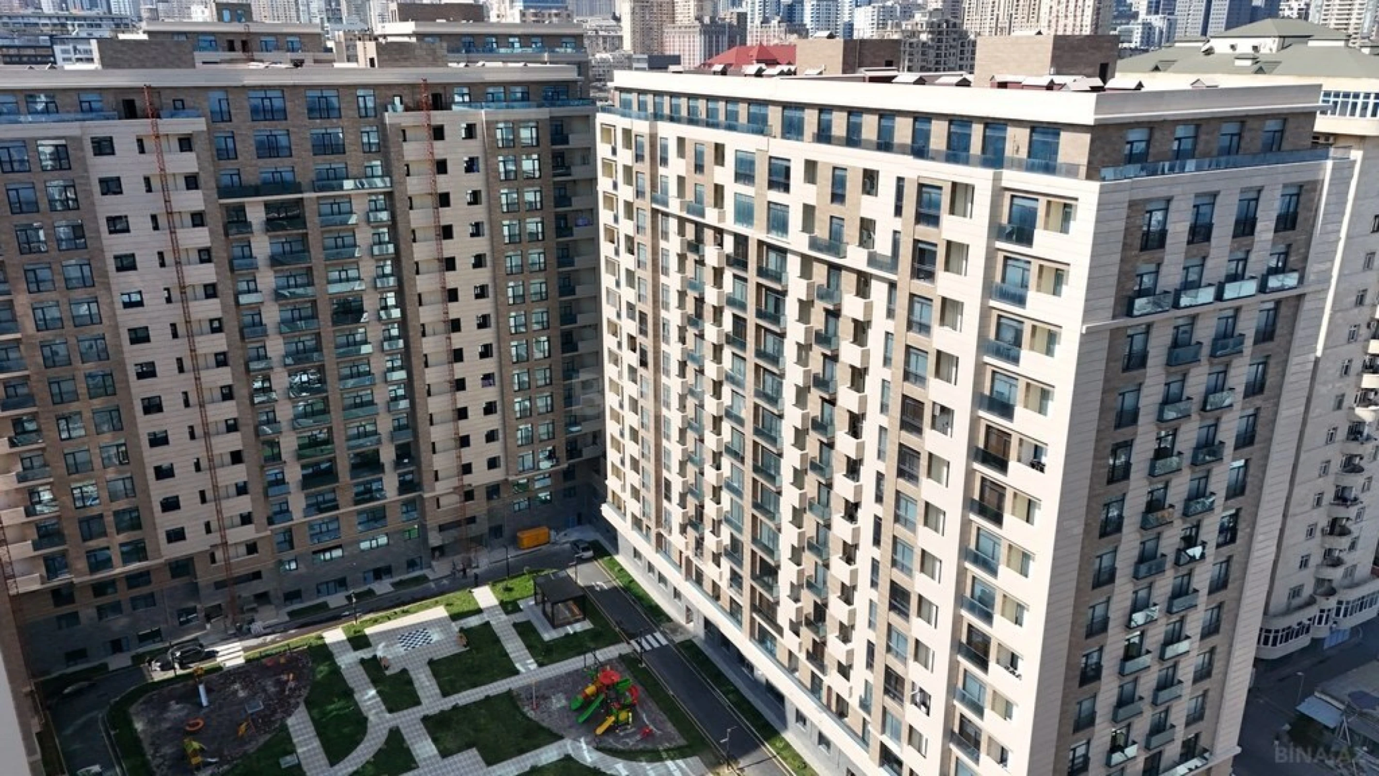 Satılır 2 otaqlı mənzil 114 m²