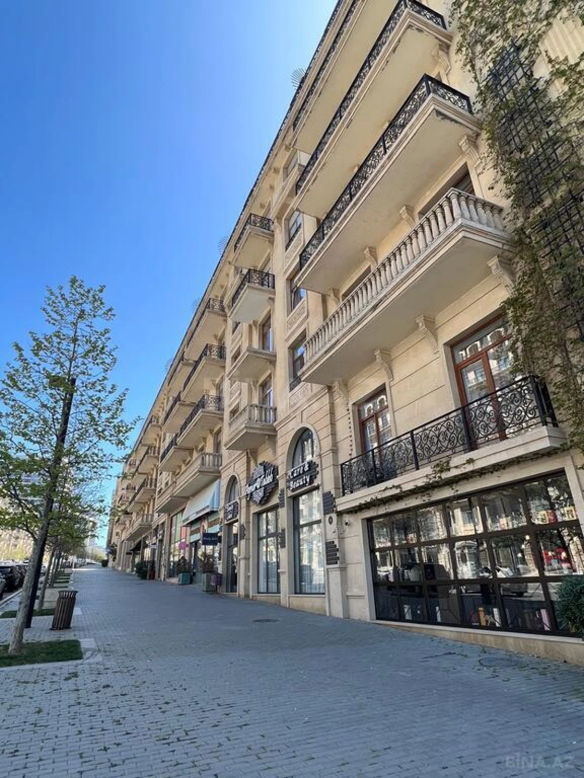 Satılır 3 otaqlı ofis 135 m²