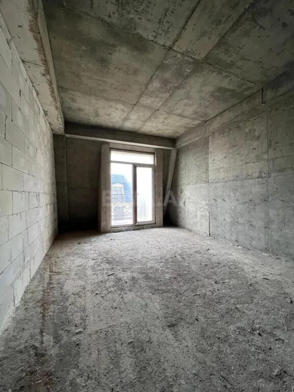 Satılır 3 otaqlı ofis 135 m²