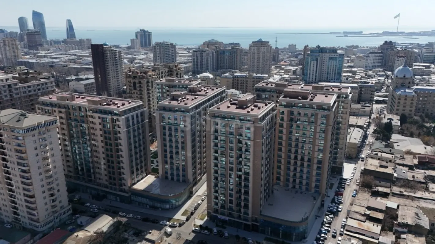 Satılır 5 otaqlı mənzil 267.5 m²