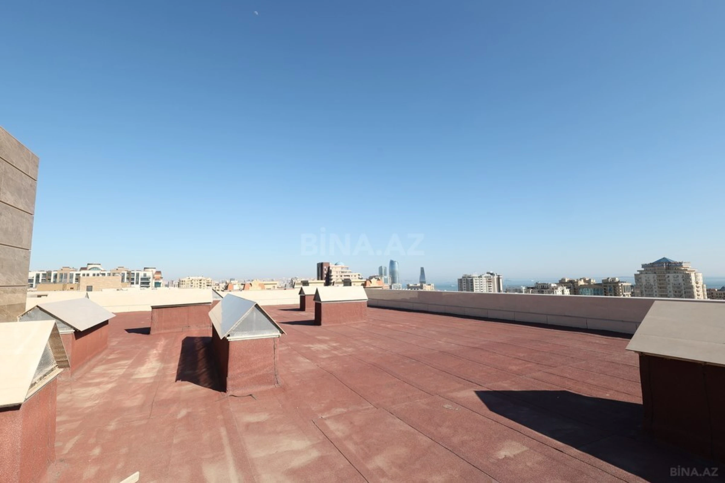 Satılır 5 otaqlı mənzil 267.5 m²