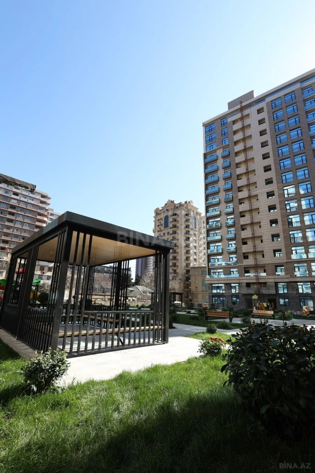 Satılır 3 otaqlı mənzil 174.4 m²