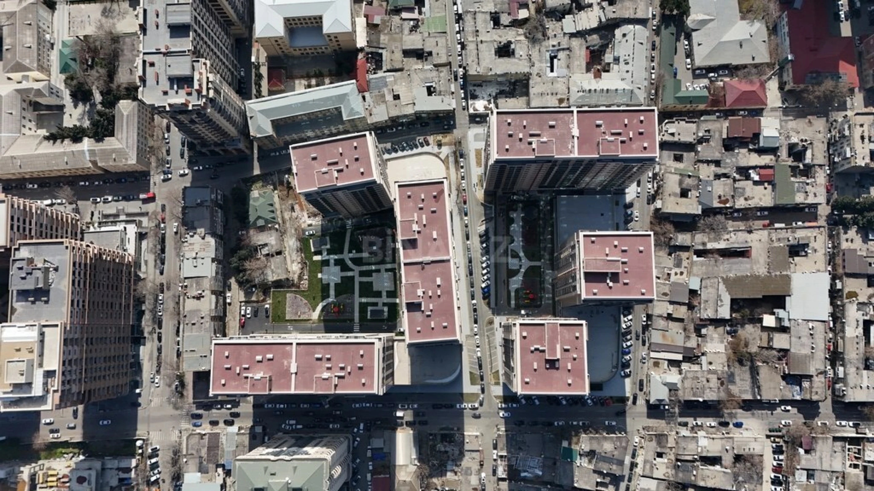 Satılır 3 otaqlı mənzil 174.4 m²