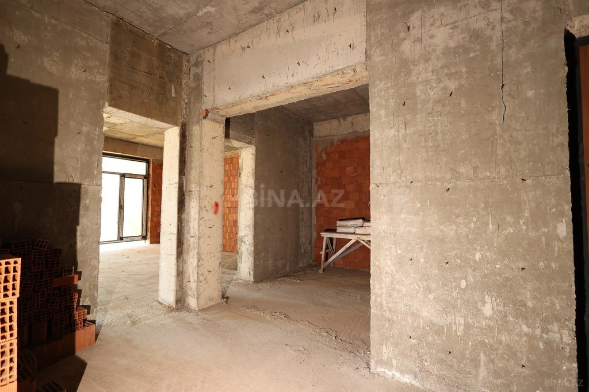 Satılır 3 otaqlı mənzil 174.4 m²