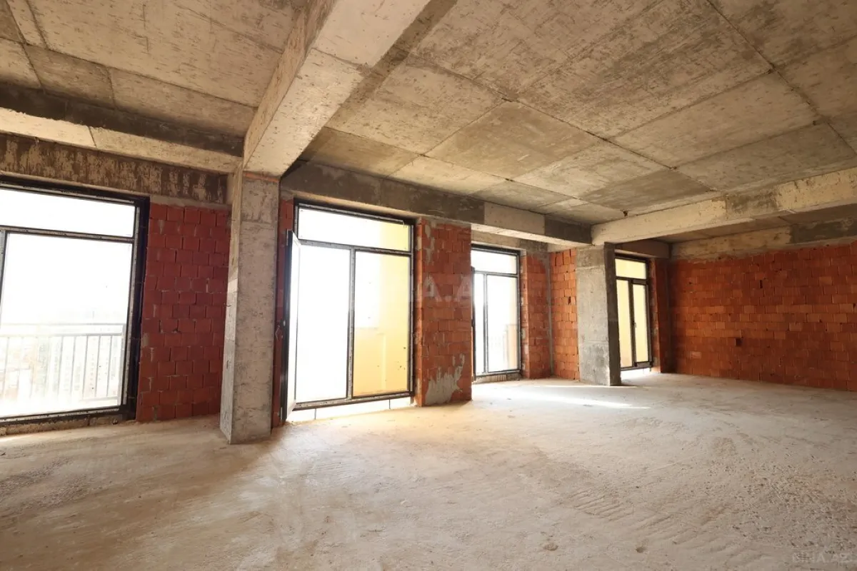 Satılır 3 otaqlı mənzil 174.4 m²
