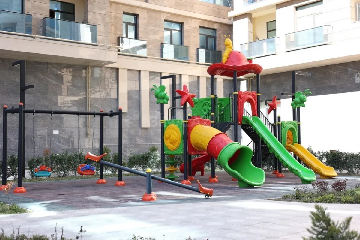 Satılır 3 otaqlı mənzil 174.4 m²