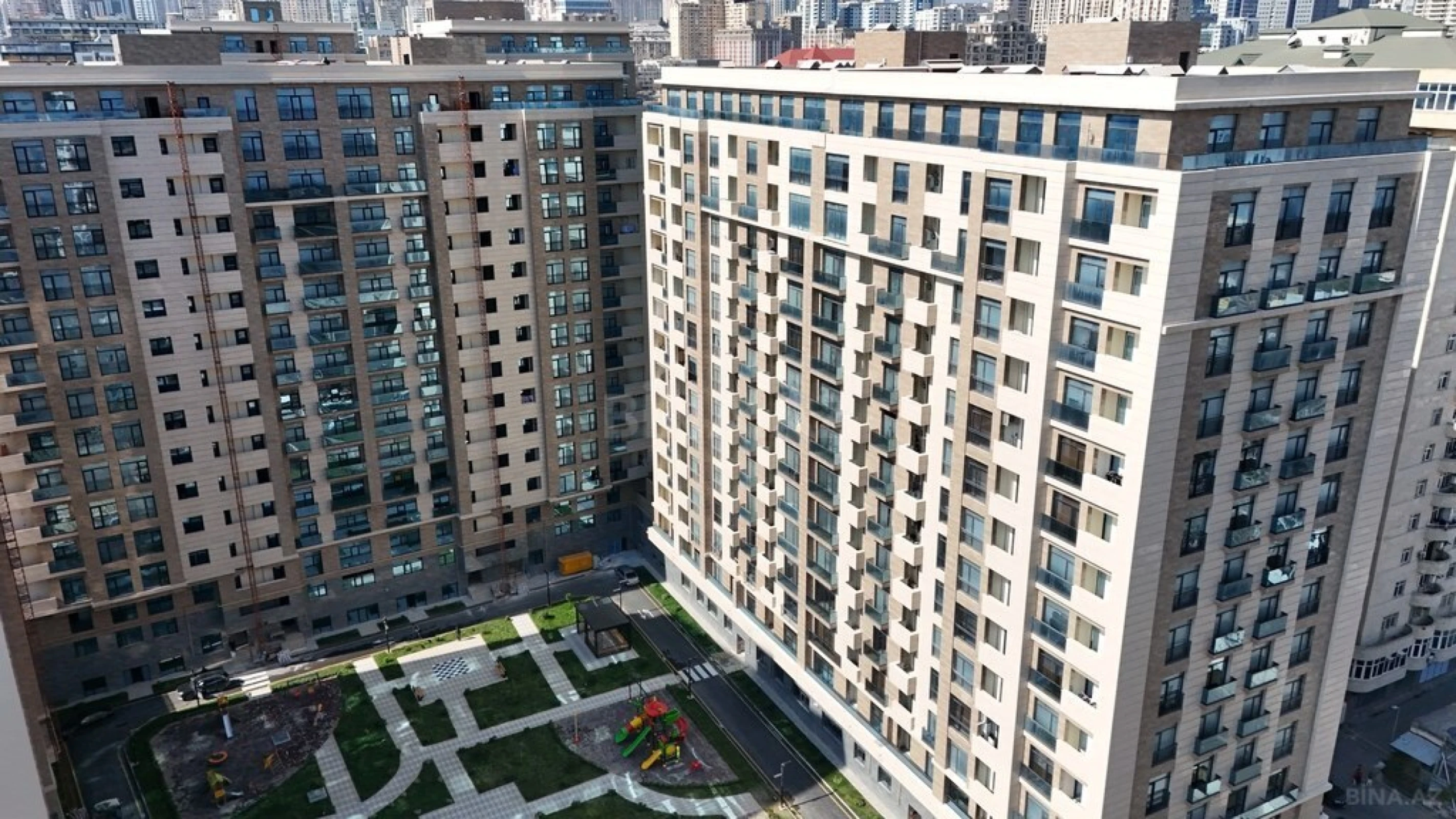 Satılır 3 otaqlı mənzil 174.4 m²